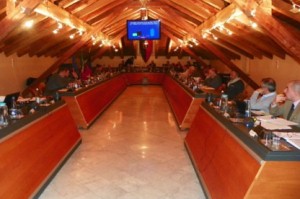 Aosta, rigettata la mozione della minoranza per il ritiro delle deleghe a Paron