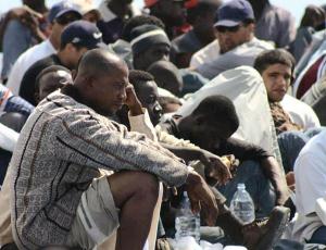 Migranti, il ministro Minniti firma il decreto su appalti per centri di accoglienza