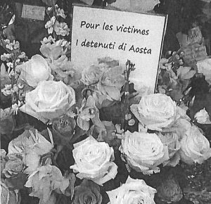 Stragi di Parigi, i detenuti di Aosta depongono un omaggio floreale