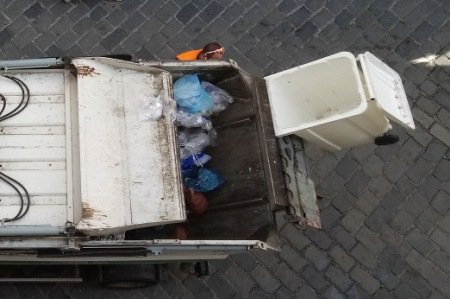 Aosta, raccolta porta a porta dei rifiuti tessili-sanitari dal 7 giugno