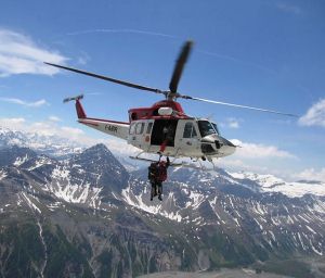 Sorvolo in elicottero per trovare due alpinisti tedeschi sul Lyskamm