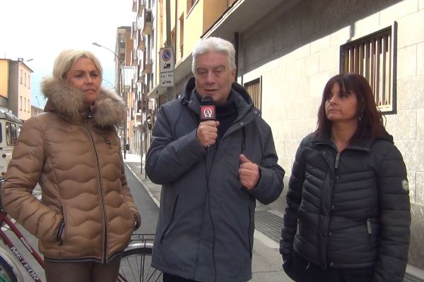 Parcheggi in via Lys: videointervista a due commercianti