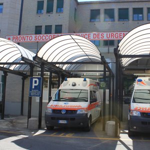 Ciclista diciottenne al pronto soccorso dopo caduta