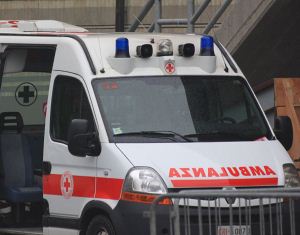 Scontro tra auto e minicar a Bard, gravi due giovani