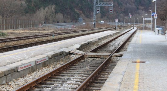 Quart, treno investe bovini sui binari