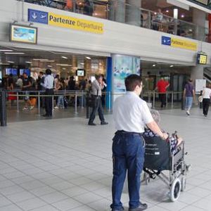 Alitalia se ne va da Caselle: da ottobre stop ai voli verso la Calabria