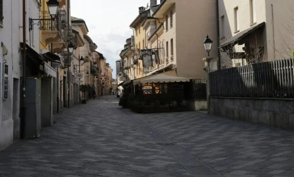 il centro storico di Aosta deserto