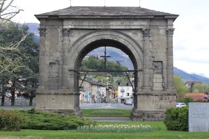 Aosta, modifiche alla viabilità in piazza Arco d'Augusto