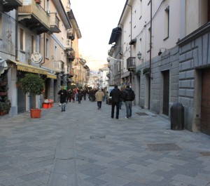 Controlli contro i furti nel centro di Aosta, foglio di via a donna di 32 anni