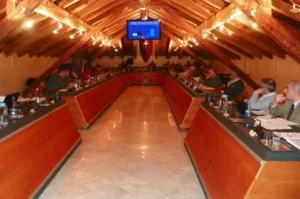 Aosta, la minoranza: convocare anche ad agosto il Consiglio comunale