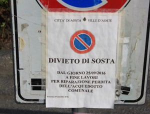 Acquedotto colabrodo in corso Lancieri, il Comune di Aosta: mancano i soldi per ripararlo