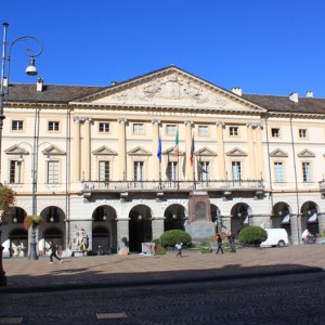 Aosta, le opposizioni denunciano il "blocco istituzionale" del Comune dopo il caso D'Anna