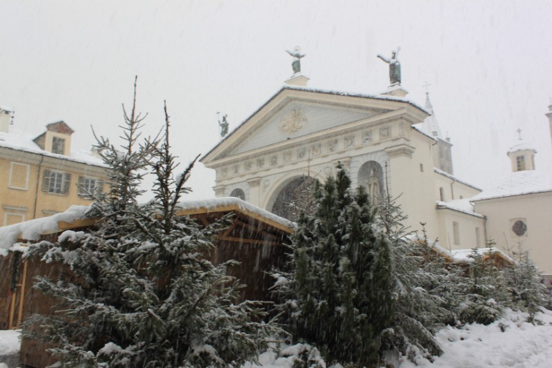 Meteo: neve ad Aosta e allerta per valanghe in molti comuni