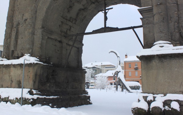 Neve su Aosta, nessun grosso disagio alla viabilità