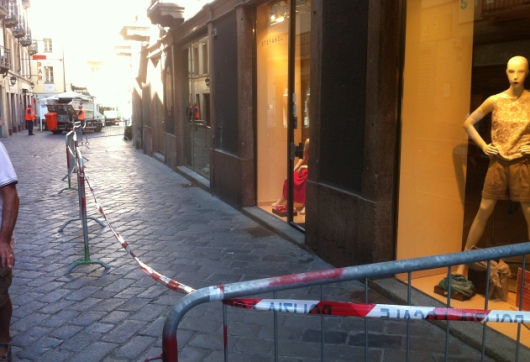 Aosta, tre negozi del centro "ostaggio" della burocrazia