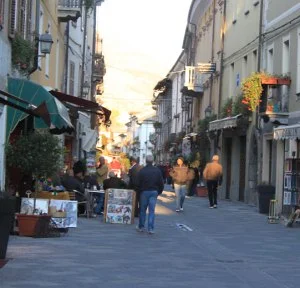 Ruba pantaloncini, 28enne denunciato dalla polizia di Aosta