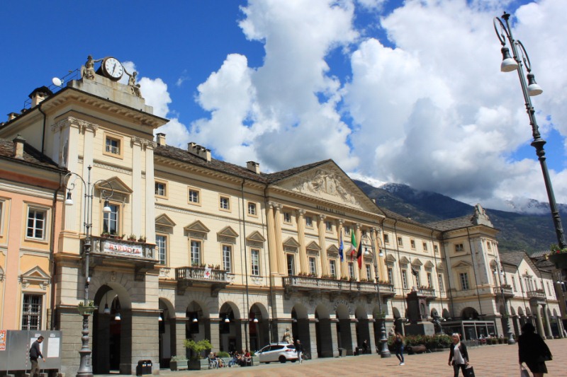 Piazza Chanoux