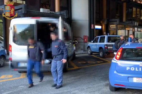 Furgone con 13 stranieri fermati al traforo del Monte Bianco