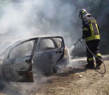 Incendio danneggia 10 automobili a Saint-Vincent