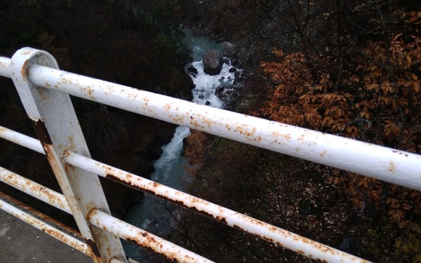 Combattere i suicidi ingabbiando i ponti della Valle d'Aosta