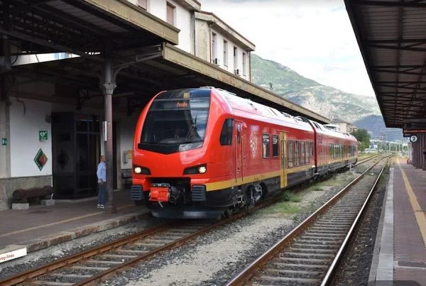 Stadler annuncia l'arrivo di altri due treni bimodali Stadler annuncia l'arrivo di altri due treni bimodali