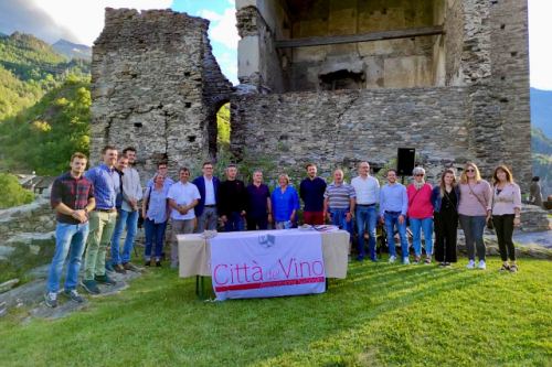 Una rassegna artistica itinerante sul vino accompagna gli eventi di BorghiAmo in Valle d'Aosta