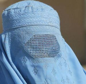 Centoz: divieto burqa è eccessivo per Aosta
