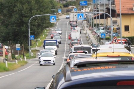 Automobili