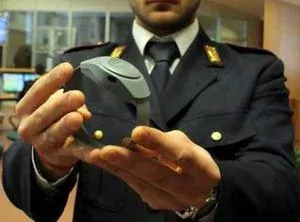 Toglie il braccialetto elettronico e scappa: intercettato al Monte Bianco