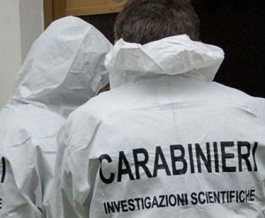 Fénis, trovato cadavere bruciato in un prato