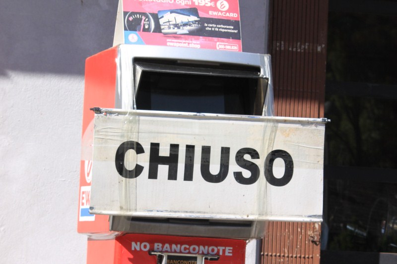 Distributore chiuso