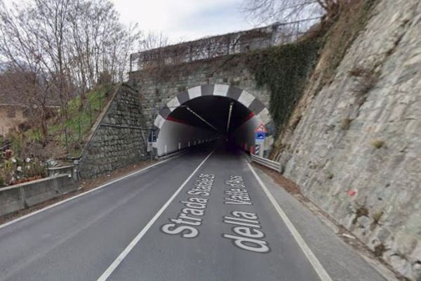 Statale 26, la galleria Tour de Grange a Châtillon chiusa di notte per lavori