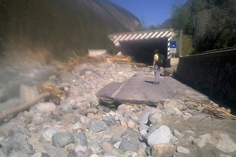 Strada regionale 47 danneggiata (foto Centro funzionale regionale)