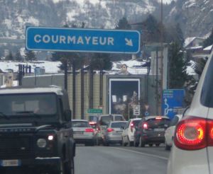 Bus esce di strada a Courmayeur, nessun ferito
