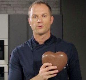 Telethon nelle piazze della Valle d'Aosta con i cuori di cioccolato