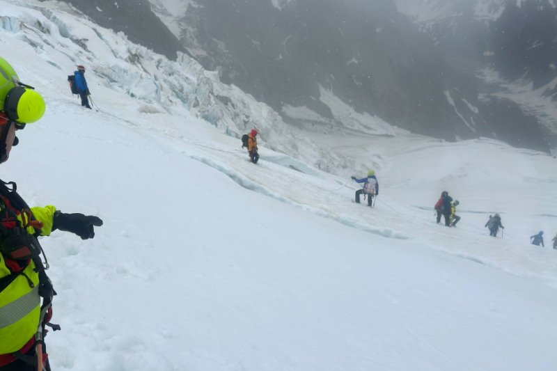 Incidente in parapendio a Courmayeur, grave 30enne