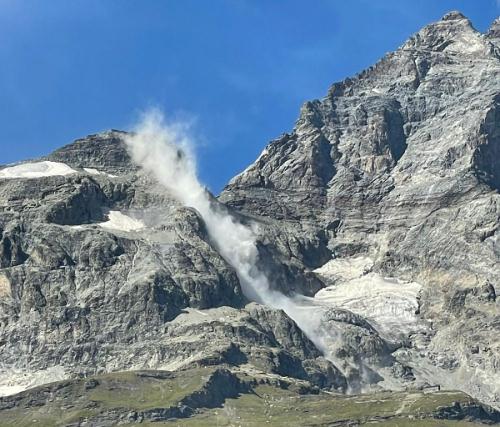 Crollo di pietre sul Cervino