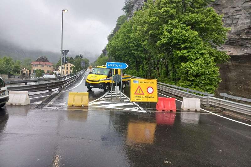 Frana sulla Statale 26, traffico deviato in autostrada