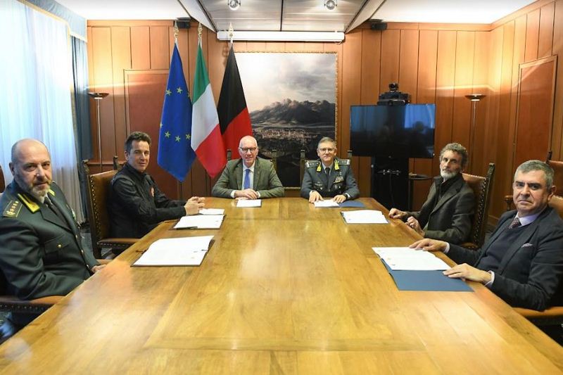 Firma a Palazzo regionale
