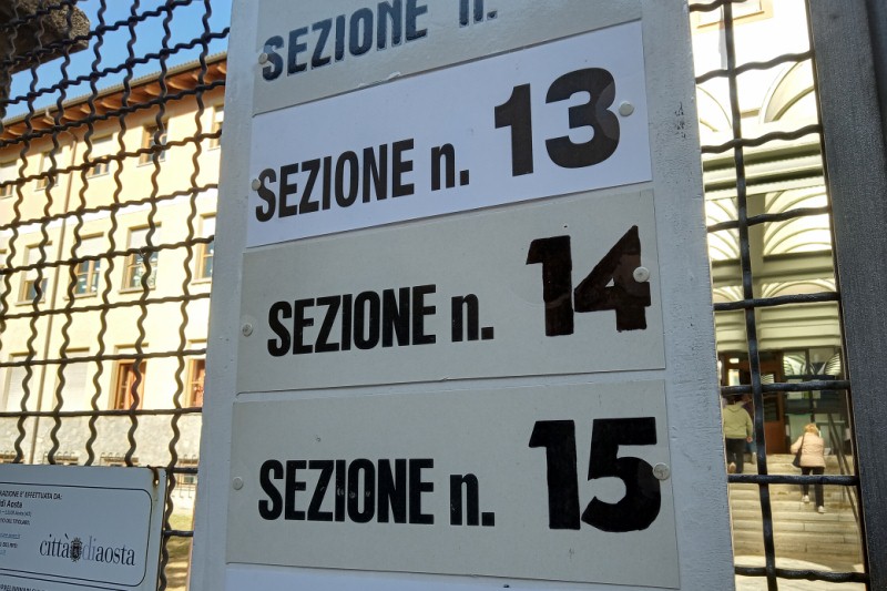 Ballottaggio Aosta: alle ore 12 affluenza al 15%