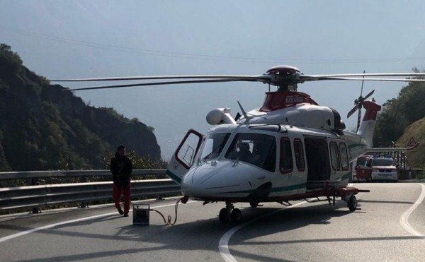 Incidente stradale a Valtournenche, due giovani elitrasportati ad Aosta