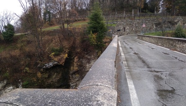 Combattere i suicidi ingabbiando i ponti della Valle d'Aosta