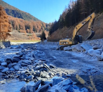 lavori nel torrente Grand Eyvia