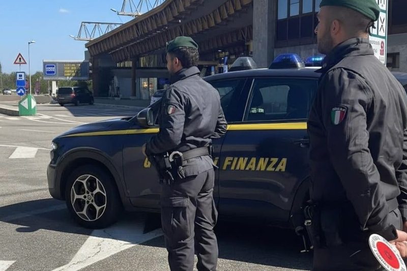 Giovane con coltello denunciato per porto abusivo di arma