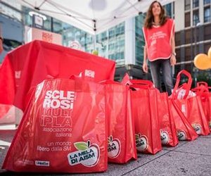 Aosta, raccolti più di 23mila euro con le mele dell'Aism