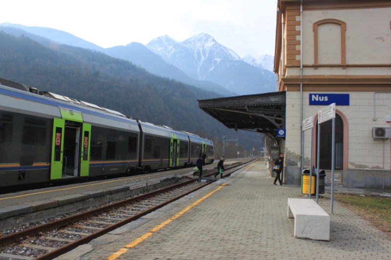 Stazione ferroviaria di Nus