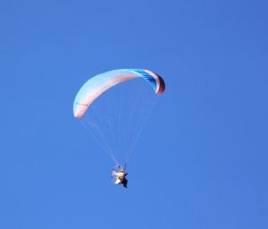 Aostano ferito in incidente con parapendio