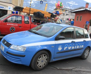 Giovane denunciato dalla polizia di Aosta per porto abusivo di armi