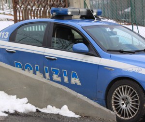 Ubriaco molesta clienti di un bar: denunciato dalla polizia di Aosta