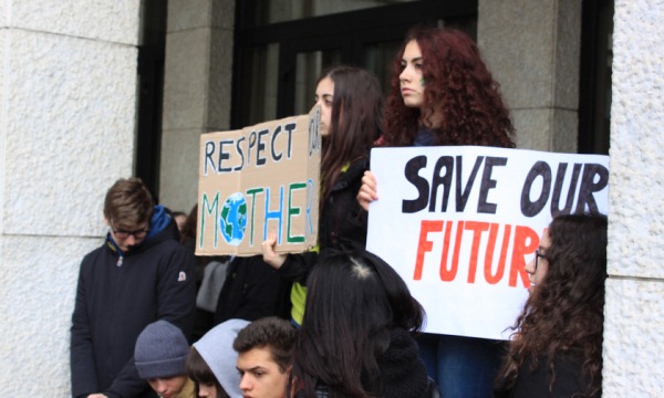Protesta per l'ambiente, studenti in piazza ad Aosta